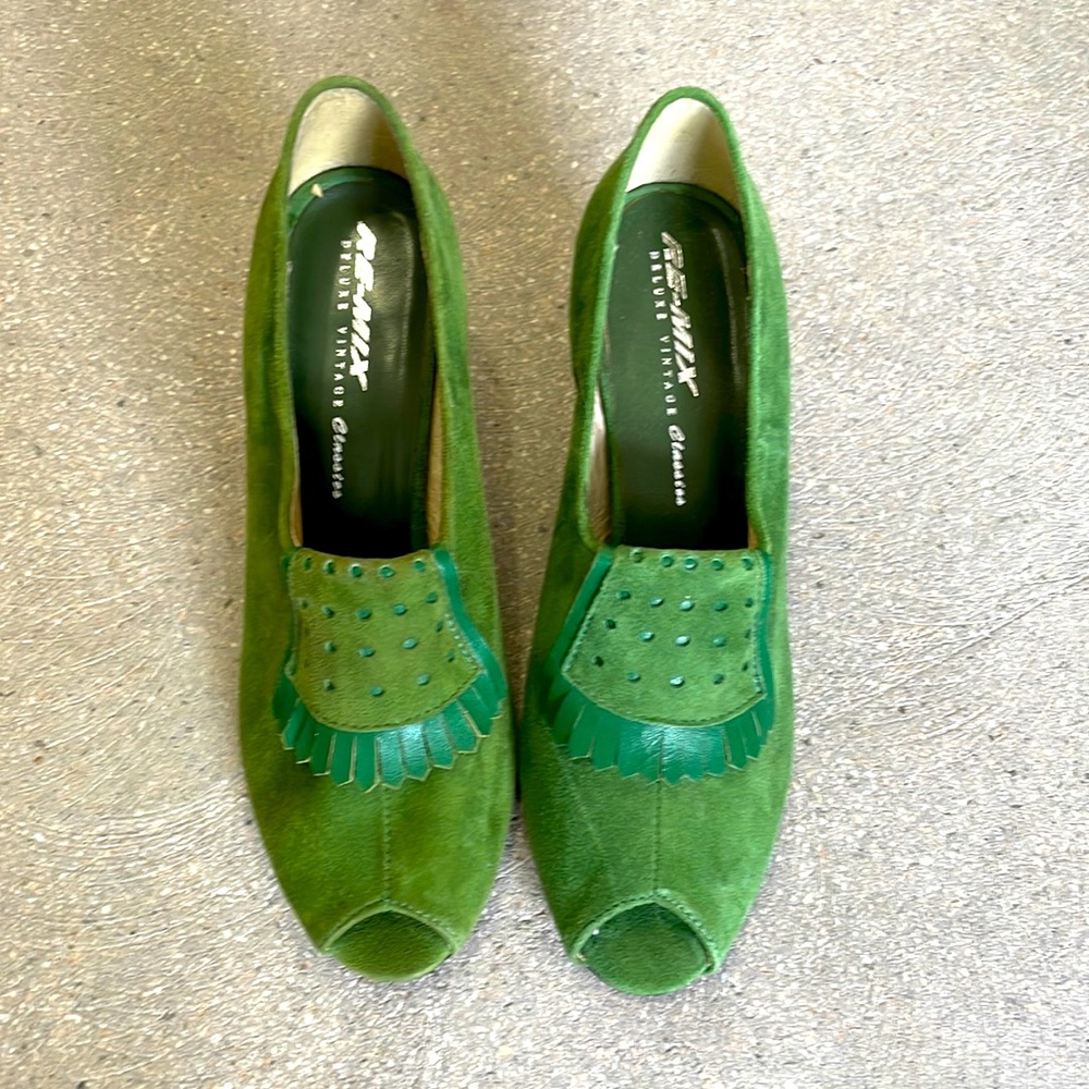 Re-Mix Green peekaboo-toe heels